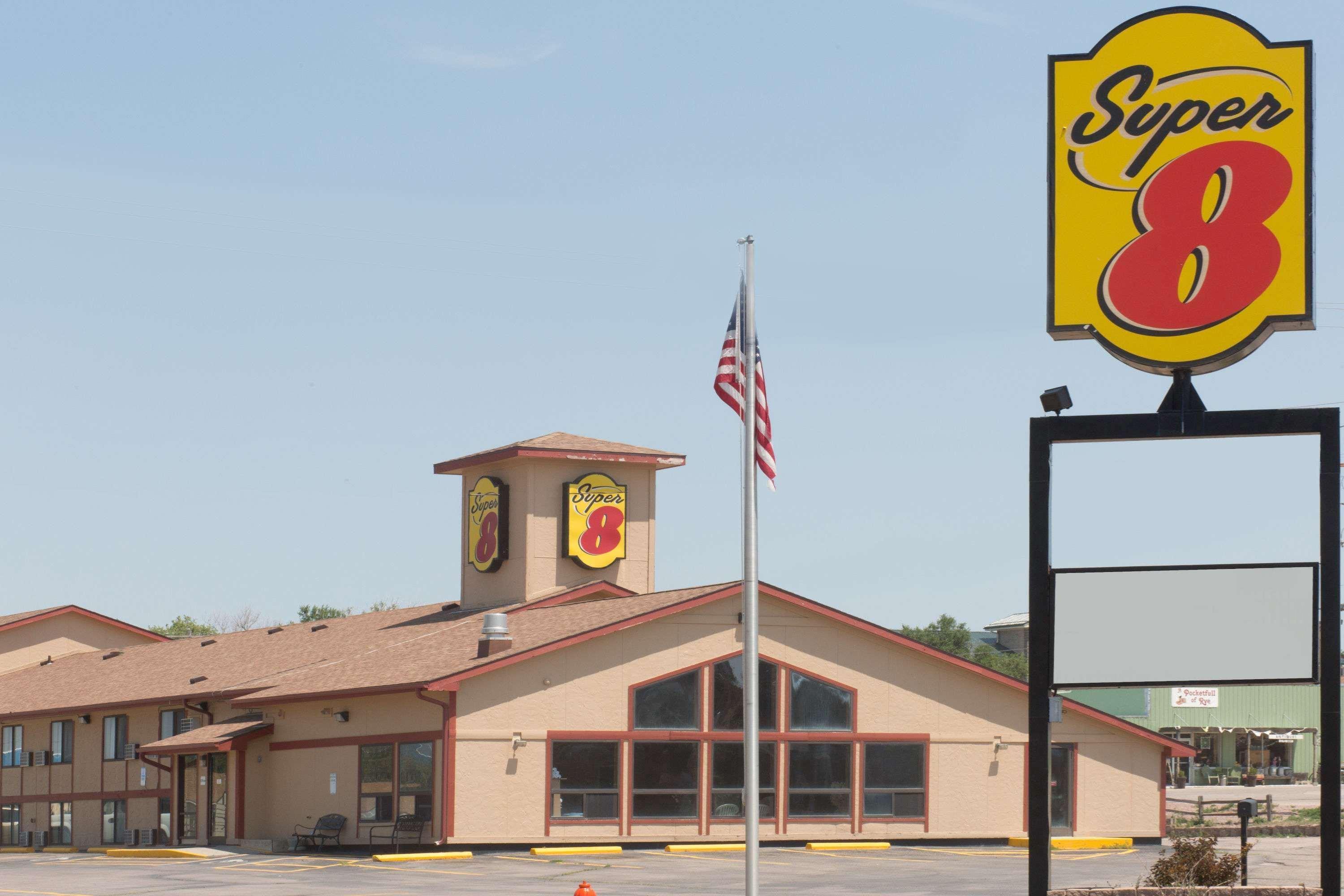 Super 8 By Wyndham Chadron Ne Hotel Exterior photo