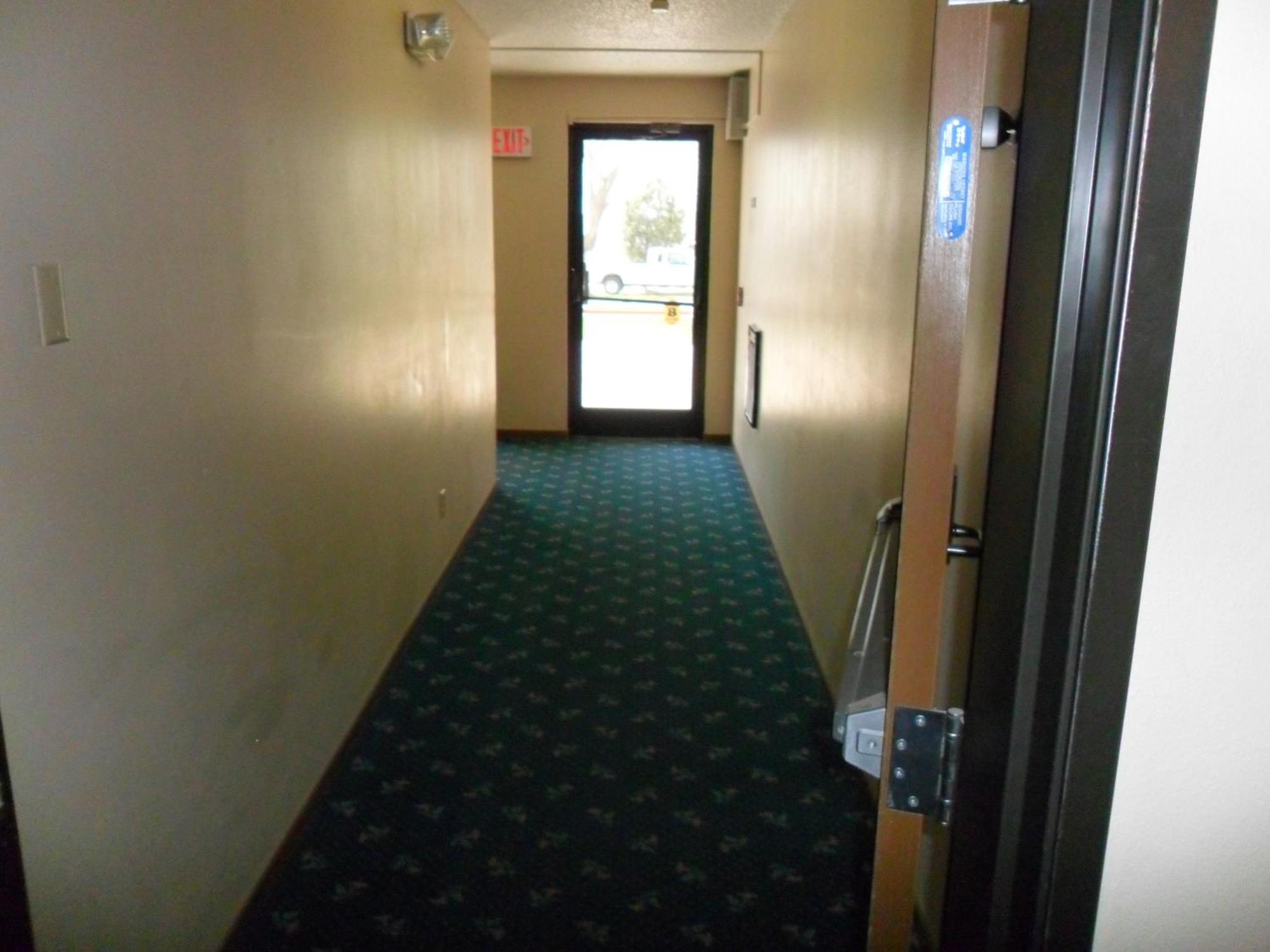 Super 8 By Wyndham Chadron Ne Hotel Exterior photo